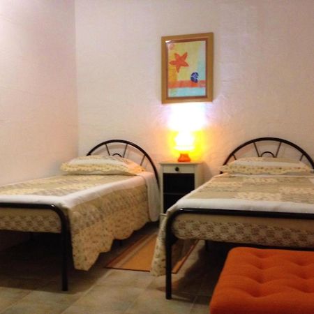 Anna Karistu Accommodation Kerċem Szoba fotó