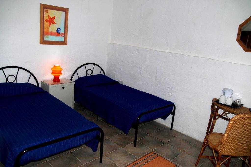Anna Karistu Accommodation Kerċem Szoba fotó