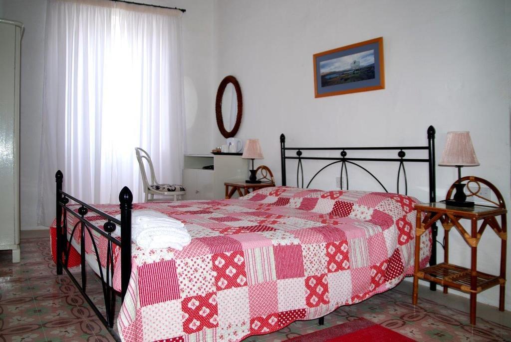 Anna Karistu Accommodation Kerċem Szoba fotó